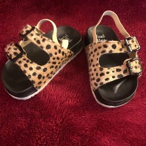 🔴used once size 5 animal print Sandels🔴